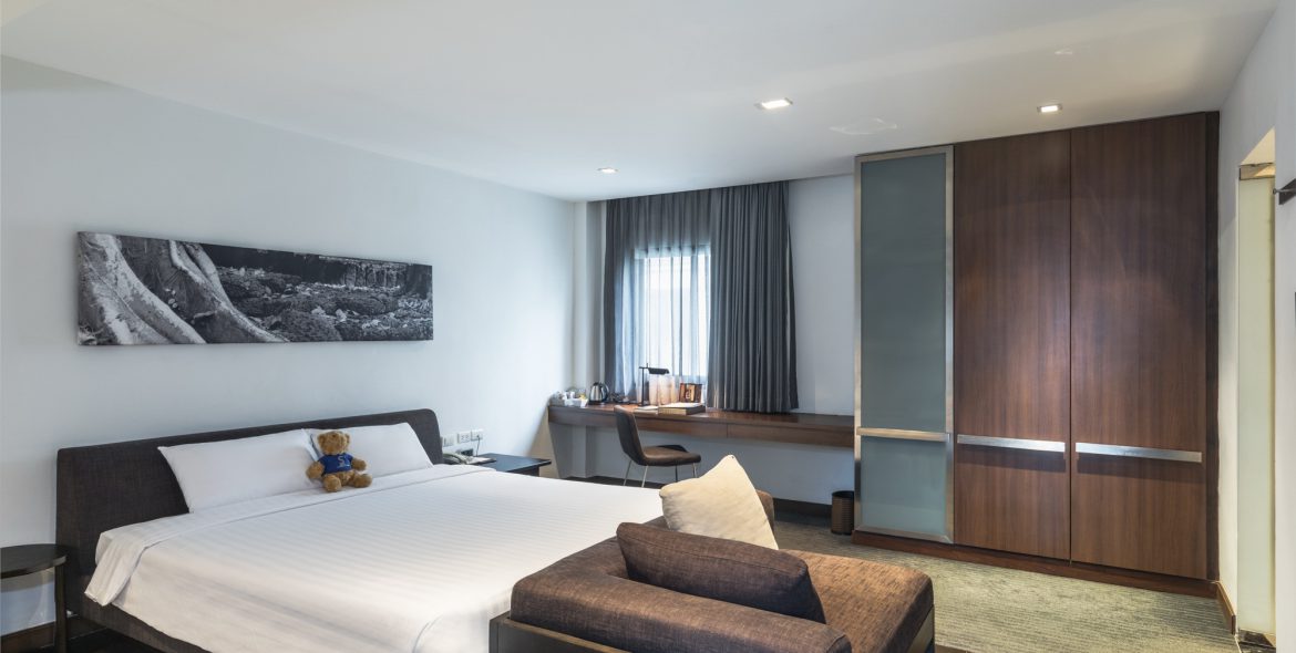 M Room 1